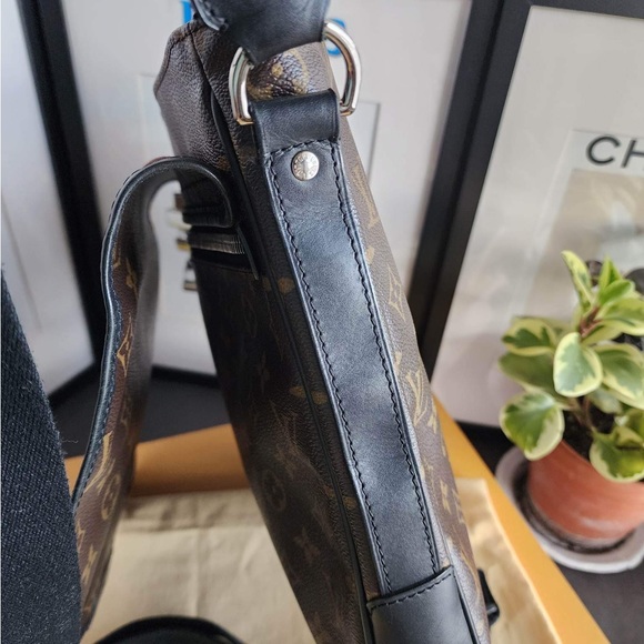 SOLD Louis Vuitton Madagascar crossbody - Picture 12 of 16